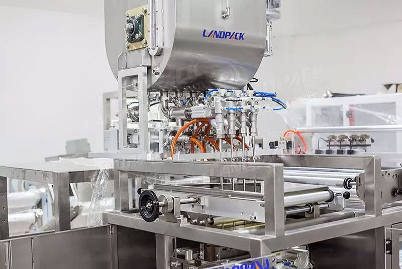 4 Lane Packing Machine For Liquid Products Containing Fine Particles