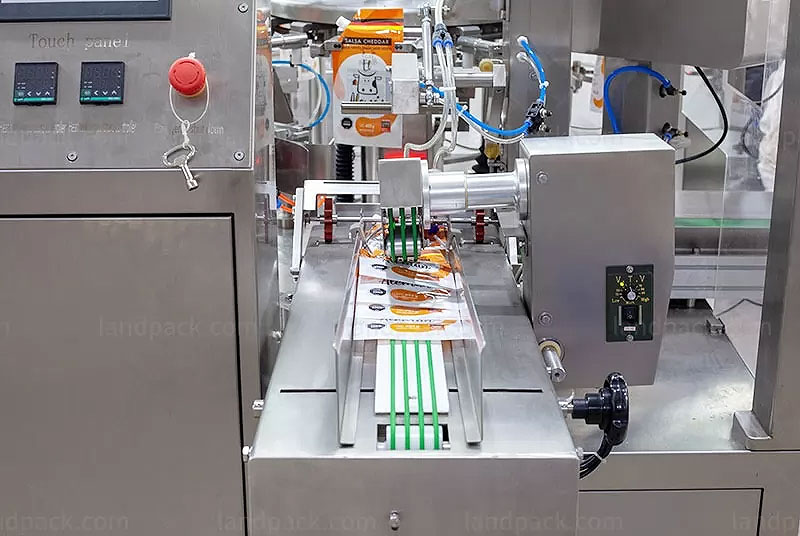 Automatic Liquid Rotary Spout Pouch Filling And Sealing Machine