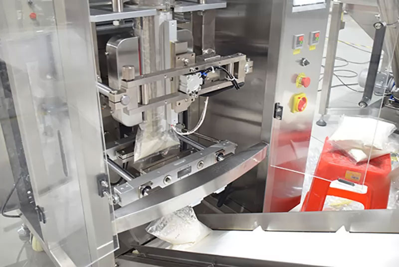 Efficient and Reliable Automatic Flour Vertical Packing Machine