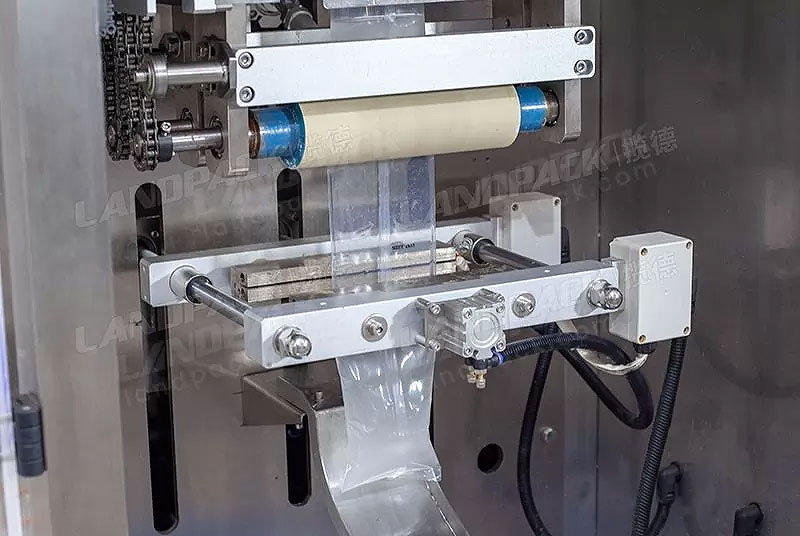 Small Pouch Vertical Form Fill Seal Packaging Machine For Olive Oil