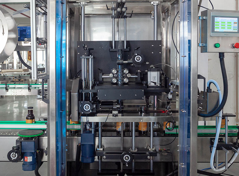 Automatic 4 Heads Piston Pump Liquid Chemical Filling Line With Shrink Packing Machine