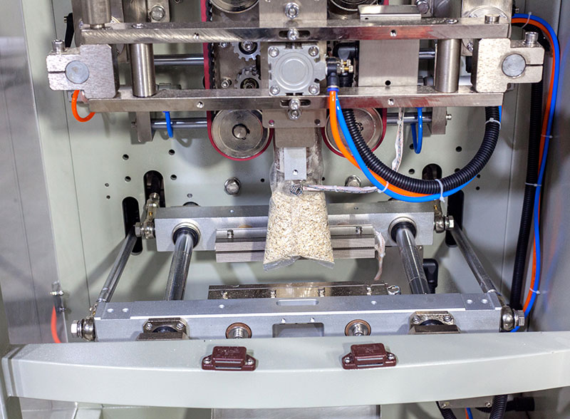Automatic Oatmeal Nuts Grain Vertical Form Fill Seal Weighing Packing Machine